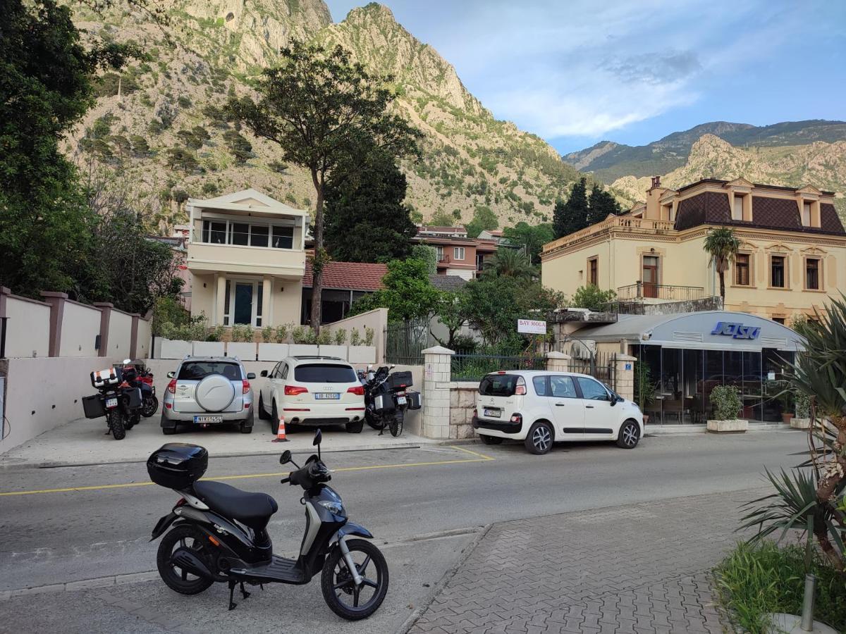 Bay Mola Aparts Cattaro Esterno foto